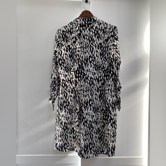 The LIMITED (the original!) NWT Ashton printed button-up shirtdress - size L ๐ - Picture 3 of 6